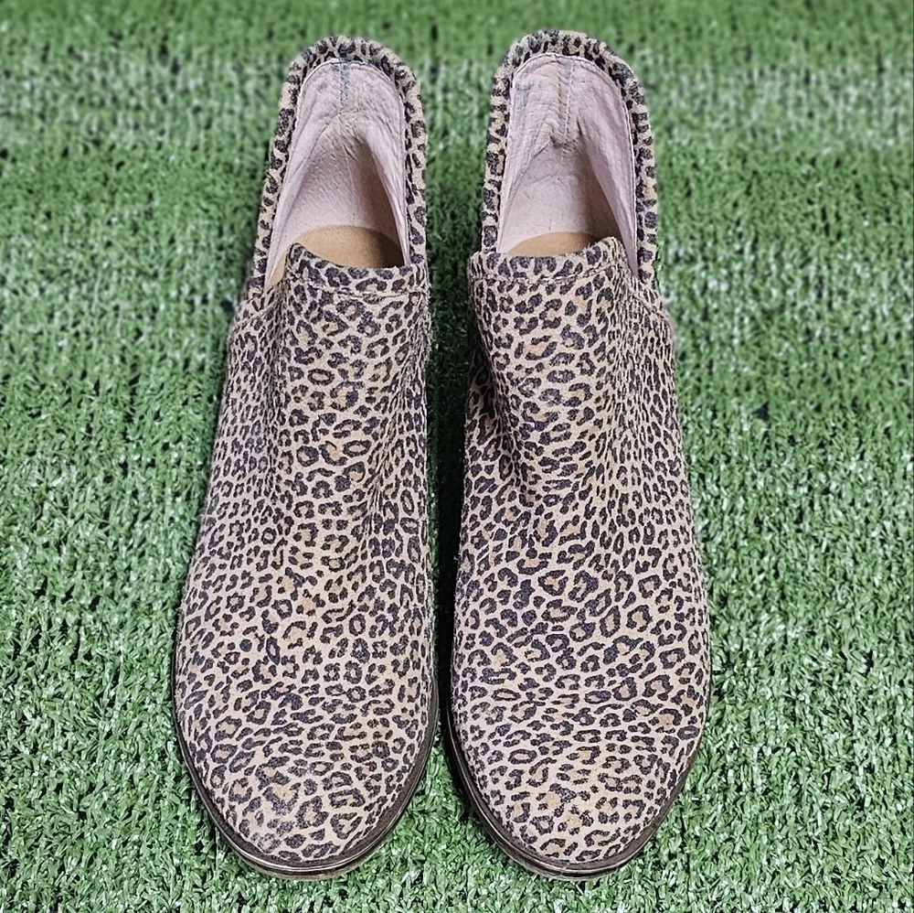 LUCKY BRAND | BALEY LEATHER LEOPARD V-CUT BOOTIES